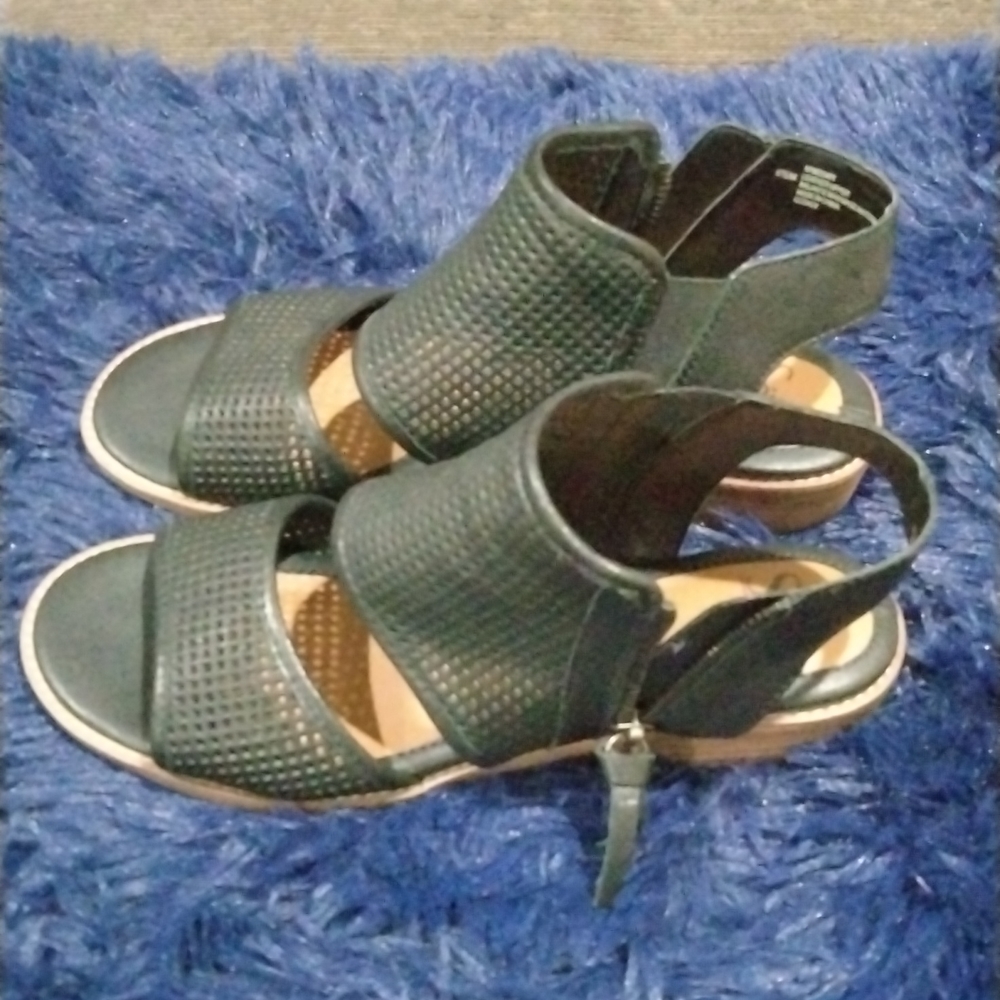 SOFFT black leather sandals size 8 1/2 .